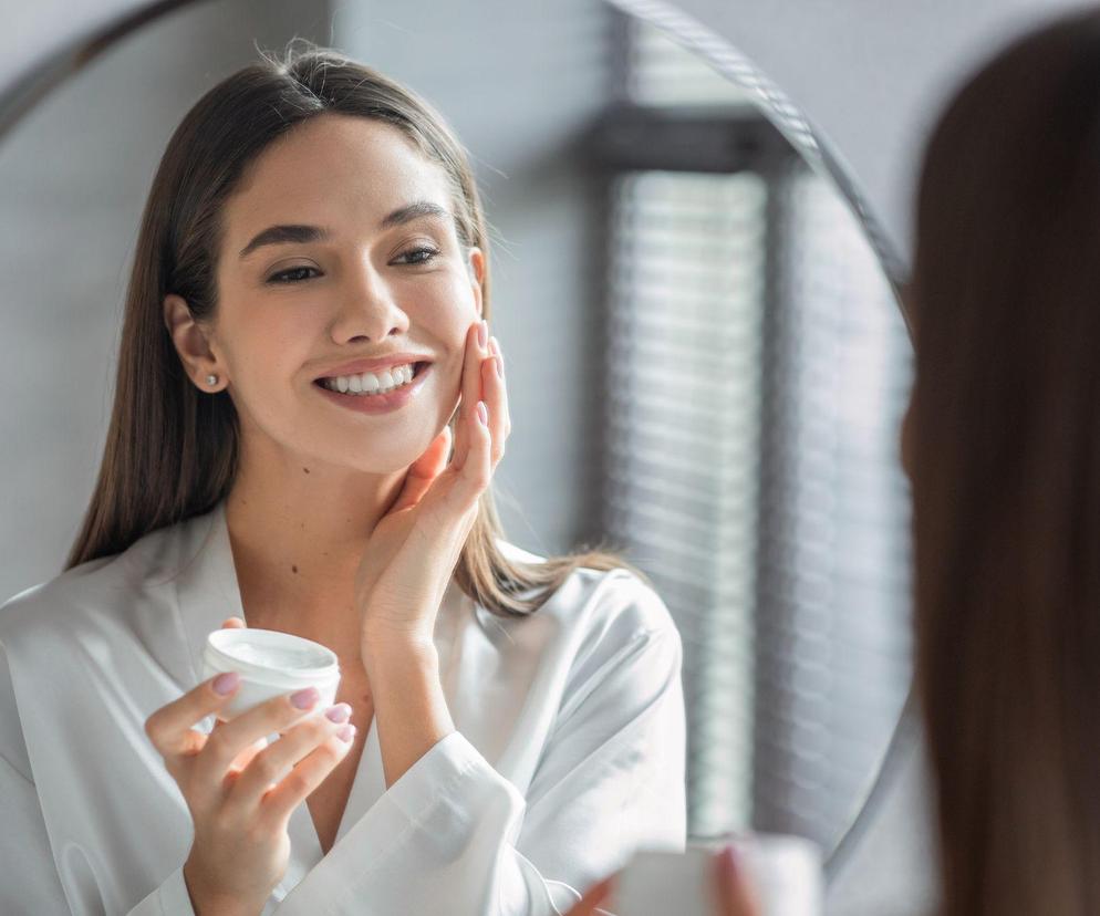 Niezastąpiony w zimie. Ratuje twarz, dłonie i włosy