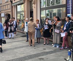 Protest „Ani Jednej Więcej!” w Rybniku. Protestowano przed biurem PiS [ZDJĘCIA]