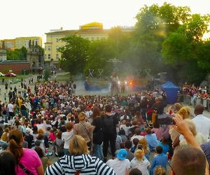 Kosmiczna Podróż Guliwera na placu Solidarności