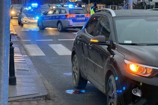 Potrącona 87-latka na przejściu na Targówku. Kobieta była uwięziona pod samochodem