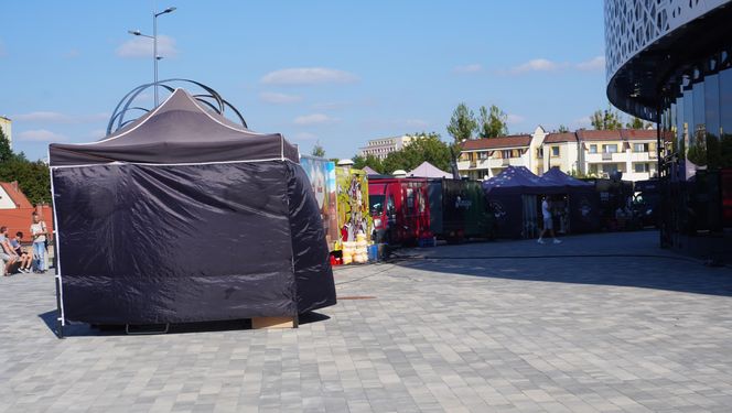 Festiwal Food Trucków w Olsztynie. Pod halą Urania można zjeść dania z kuchni całego świata [ZDJĘCIA]