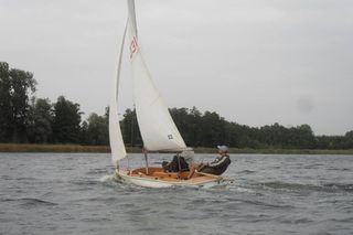 Żaglówki na Jeziorze Łoniewskim w Osiecznej 