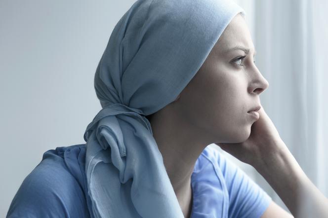 zbliżenie na kobietę chorą na raka
