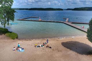 Kormoran nad jeziorem Niesłysz w Lubuskiem zaprasza turystów. Zobacz na te przepiękne zdjęcia 