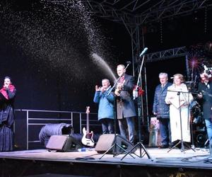 Wyjątkowy Sylwester w Piekoszowie! Świętowali nowy rok i nadanie praw miejskich