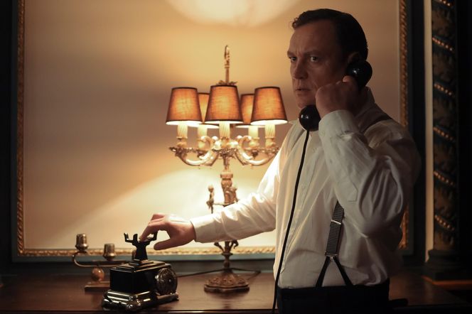 Zatoka szpiegów 2 sezon odc. 10.  Komandor Bergman (Paweł Ławrynowicz)