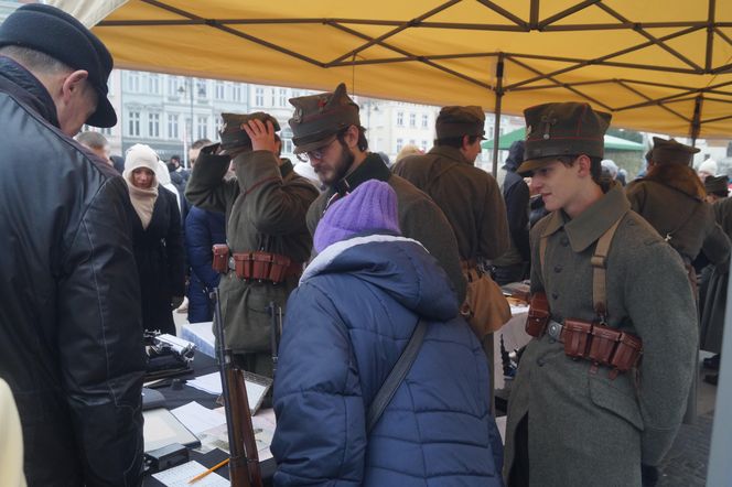 Bydgoszczanie uroczyście świętowali 11 listopada! Tak było na Starym Rynku