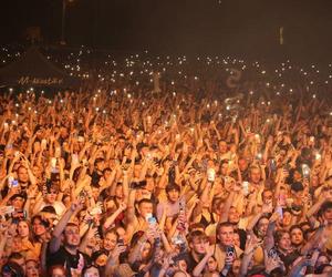 Niespodziewany koncert Bedoesa na 20 tys. osób. Ratownicy nie nadążali udzielać pomocy