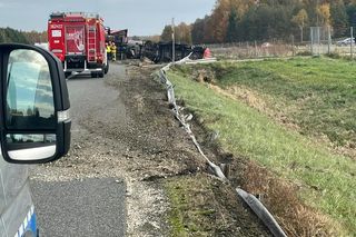 Groźne zdarzenie na A4 koło Tarnowa. Cysterna wylądowała w rowie