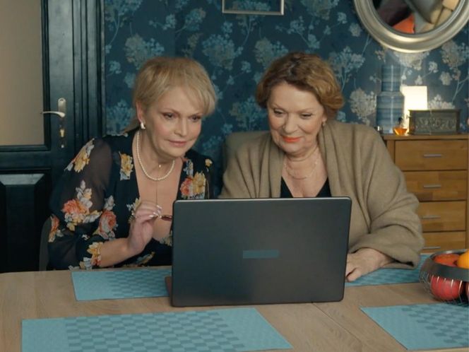 Barwy szczęścia, odcinek 3192: Rawiczowa (Elżbieta Jarosik), Małgorzata (Adrianna Biedrzyńska)