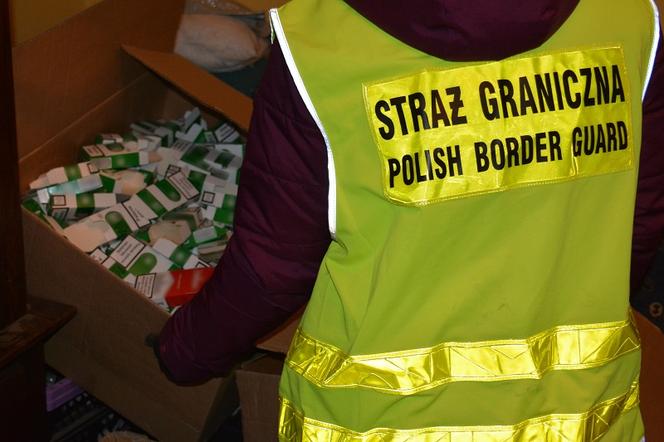Fabrykę nielegalnych papierosów urządzili w pokoju. Do akcji wkroczyła straż graniczna [ZDJĘCIA]
