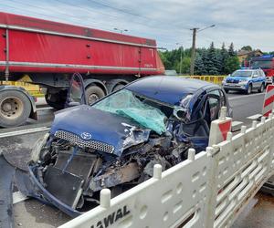 Wypadek W Lubieni. Ciężarówka zderzyła się z osobówką