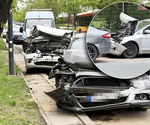 Totalna masakra na Pradze-Południe. Sześć rozbitych pojazdów na poboczu 	