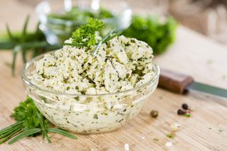 Pasta kanapkowa z brokułem i jajkiem. Idealna na śniadanie, kolację lub imprezę 