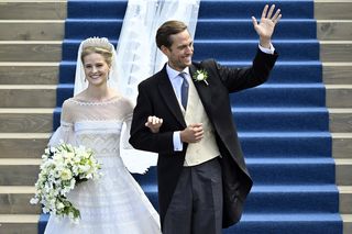 Królewska ceremonia pełna przepychu. Ślubna stylizacja Marii Karoliny podbija światowe media