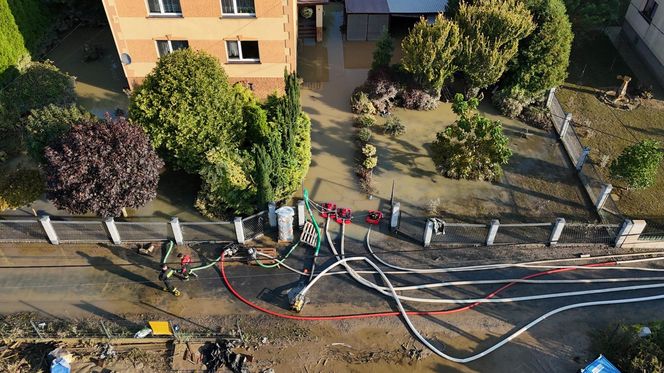 Żołnierze pomagają powodzianom w Czechowicach-Dziedzicach