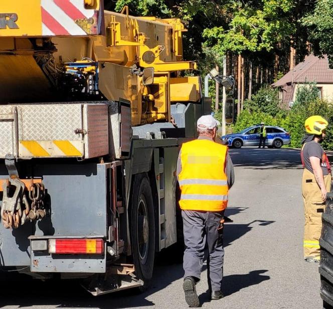 Ogromny dźwig staranował dom pod Puckiem! Budynek jest całkowicie zniszczony