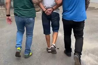 Chciał przekupić policjantów za 20 tys. zł. W garażu trzymał towar warty fortunę. Grozi mu 10 lat