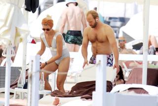 Borys Szyc i jego seksowna żona przyłapani na prywatnej plaży. Co za widok! PAPARAZZI