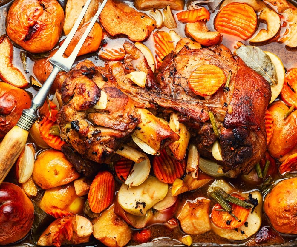 Golonka z piekarnika bez gotowania: przepis z jabłkami i pigwą