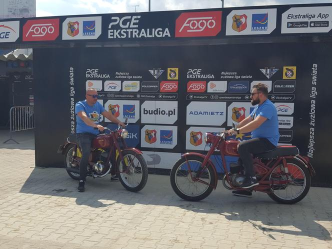 Osy kręciły kółka na stadionie żużlowym w Lesznie. Ogólnopolski zlot skuterów Osa Osieczna-Leszno 