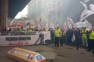 Protest górników w Warszawie. Sprzeciwiają się likwidacji polskiego górnictwa