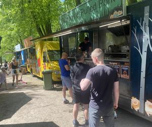 Festiwal Samków Food Trucków w Olsztynie 2024. Nad Ukielem można zjeść dania z całego świata [ZDJĘCIA]