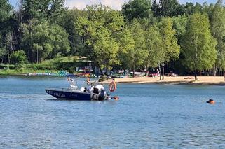 Wypadek na jeziorze. Pięć osób z dziećmi na dwuosobowym kajaku