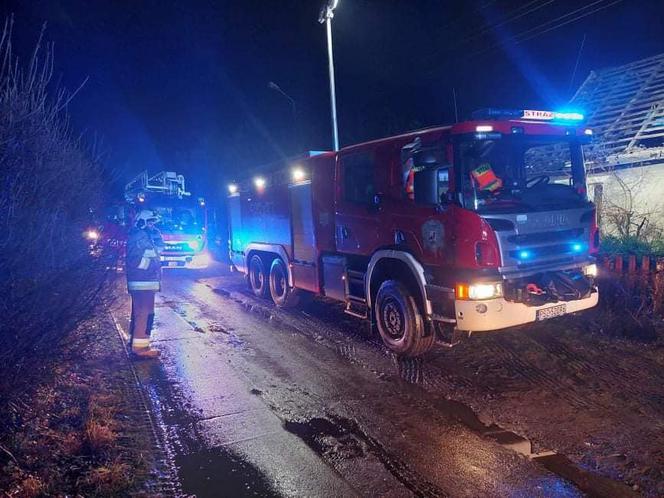 Dom byłego policjanta wyleciał w powietrze. Mężczyzna i jego żona są w ciężkim stanie