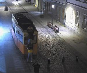 Uszkodzili zabytkowy tramwaj. Mieli pecha, bo wszystko nagrały kamery 