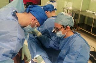 operacja z wideomikroskopem