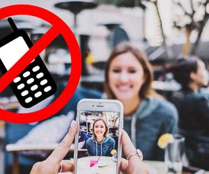 Miasto zakazało używania telefonów w parkach i w lokalach. Mają dość smartfonowych zombie