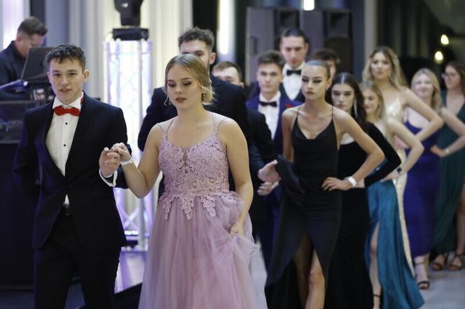 Studniówka na 34. piętrze. Bal maturalny IV LO w Gdańsku [ZDJĘCIA]