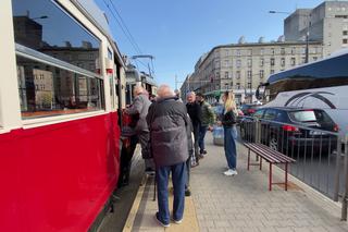 Niezwykły tramwaj z powstańcami. Wycieczka po Warszawie jak przed wojną