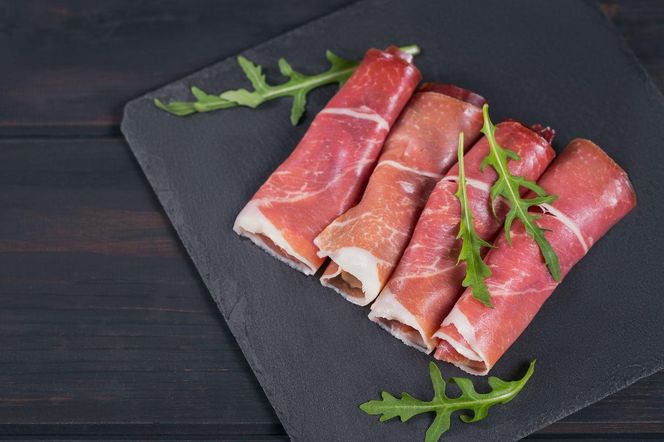 roladki z prosciutto z serkiem i rukolą