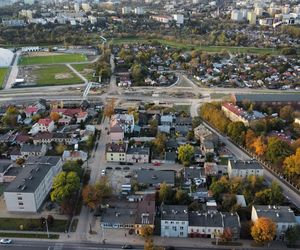 Czym się pali w domku jednorodzinnym? Ubrania i płyta klejona. Były też podkłady kolejowe