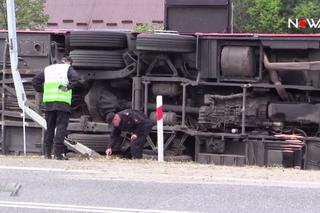 Wypadek autobusu w Nowej Dębie. Kierowca odwrócił się do pasażerki [WIDEO NOWA TV 24 GODZINY]