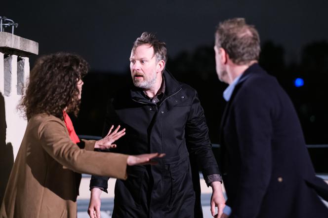 Na Wspólnej odc. 3331. brat bliźniak Rafała Ściborka (Bartosz Woźny), Krzysztof Smolny (Łukasz Konopka), Łucja/ Lara Cedro (Julia Wyszyńska)