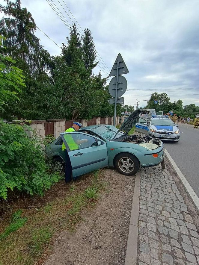 Tragedia w Białobrzegach. Fordem uderzył w mercedesa. 49-latek nie przeżył