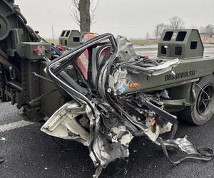  Stare Chabowo. Śmiertelny wypadek na DK10. Rodzice 4-latka zginęli w zderzeniu z wojskową ciężarówką [ZDJĘCIA]