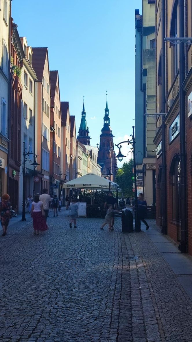 Zabytki stoją tu jeden przy drugim. To dolnoslaskie miasto wygląda jak z pocztówki, ale bez tłumów