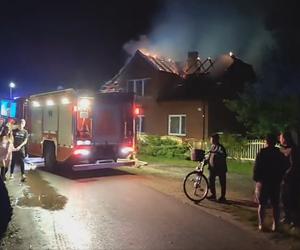Koszmarny pożar w Kuźnicy Starej pod Kłobuckiem. 7 osób straciło dom nad głową