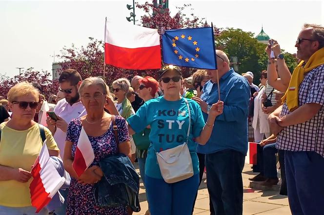 Manifestacja 4 czerwca na placu Solidarności w Szczecinie