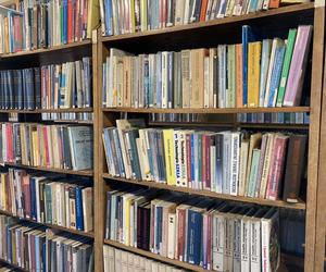 Po inwentaryzacji w bibliotece brakuje wielu książek. Co się z nimi stało?