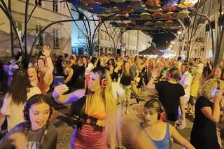Białystok. Silent Disco pod parasolkami