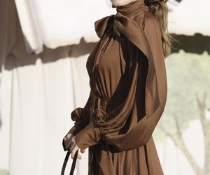 Premiera serialu 1670! Herman w gorsecie, kwiecista Dębska i Byczkowska w białych majtkach