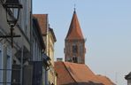 Chełmno, Widok na szkołę Kadetów (XVII w.),  w tle wieża Kościała Garnizonowego