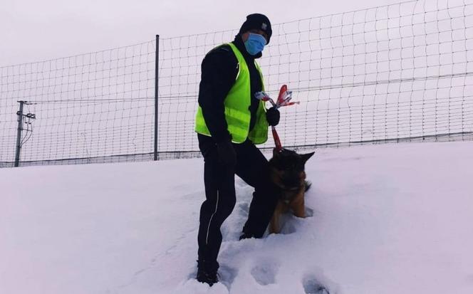 Prezes leżał w śniegu przy drodze. Próbował uciekać przed policjantami