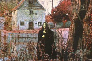 Pamiętacie kobietę z okładki debiutu Black Sabbath? Ta ma propozycję dla fanów zespołu - a to wszystko dla kotów!