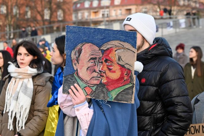 Demonstracja "Trzy lata w obronie Ukrainy" na pl. Solidarności